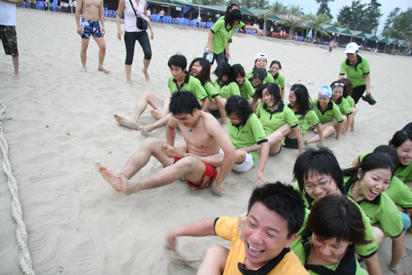 Top 3 trò chơi vận động trên bãi biển giới trẻ hào hứng