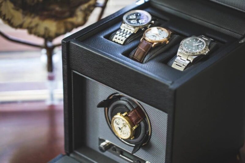 Khi chọn mua hộp xoay đồng hồ cần lưu ý điều gì?