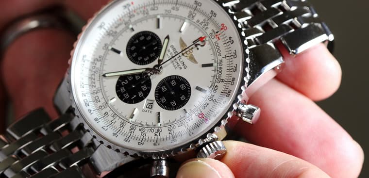 Vì sao doanh nhân thường xuyên đeo đồng hồ?