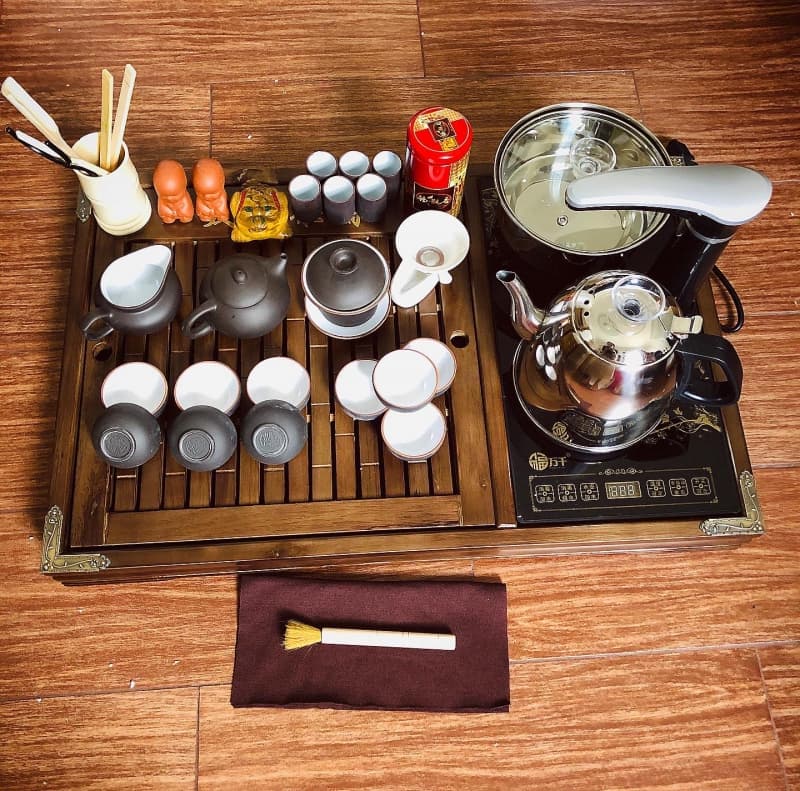 Nên dùng khay bàn trà điện hay bàn trà truyền thống?