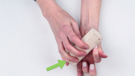 Cách tháo móng tay giả đúng cách bảo vệ móng phần II