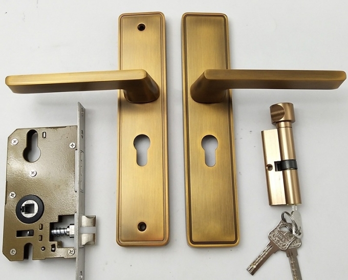 Khóa cửa tay gạt liền khối phong cách châu Âu KCSP006
