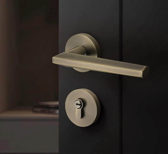 Khóa cửa tay gạt màu đồng mờ sang trọng cho cửa gỗ 161