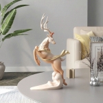 Đồ decor trang trí tượng hươu nâng trăng nghệ thuật cao cấp 001