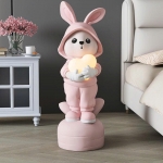 Tượng decor trang trí thỏ đội mũ cầm trái tim 022