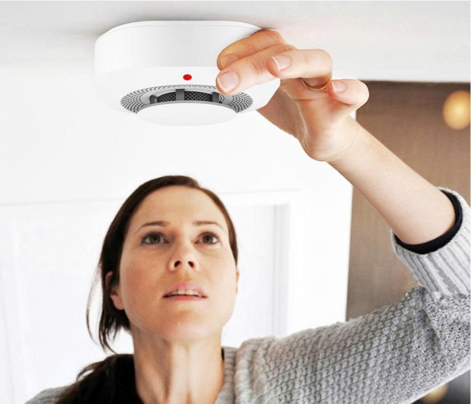 Thiết bị báo khói mini thông minh gắn trần kích thước nhỏ TBBC004