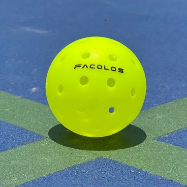 Bí Ẩn Số Lỗ Trên Bóng Pickleball – Bạn Đã Biết Chưa?