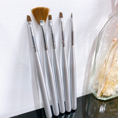 Hướng dẫn bảo quản cọ vẽ nail sau khi vệ sinh để dùng lâu dài