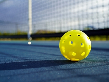 Khám Phá Cấu Tạo Quả Bóng Pickleball: Bao Nhiêu Lỗ Và Tại Sao Quan Trọng?