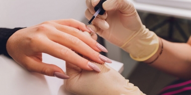 Quy trình sơn gel đúng chuẩn giúp móng bền, bóng và không bong tróc